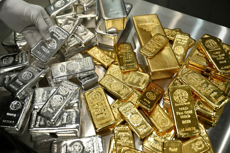 Gold and Silver Rise as U.S. Treasury Yields Decline