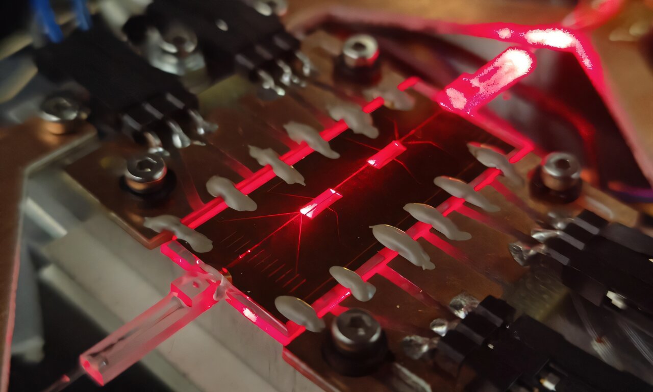 Turning Ordinary Glass into an Advanced Quantum Security Tool