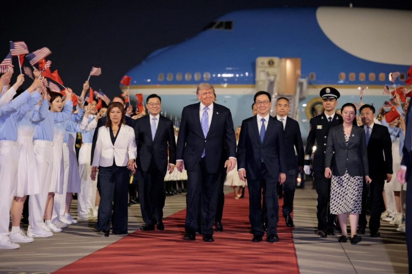 Trump's Visit to China: Trade Agreement Signings and Sensitive Political Files on the Table