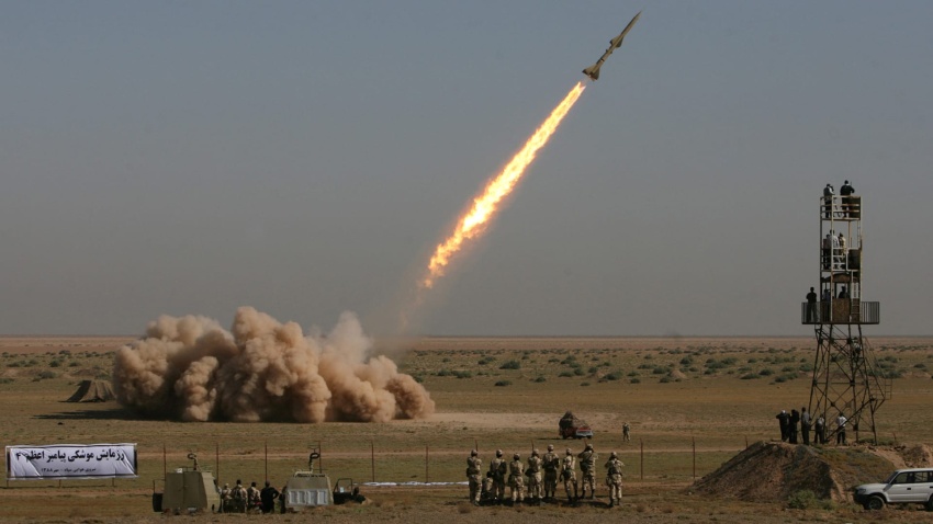 Regional Escalation: Iranian Attacks Target US Sites Prompts Gulf Airspace Closures