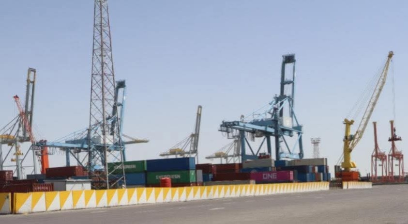 وزارة النقل تعلن استكمال أعمال التطوير والتخطيط الاستراتيجي في ميناء أم قصر الشمالي