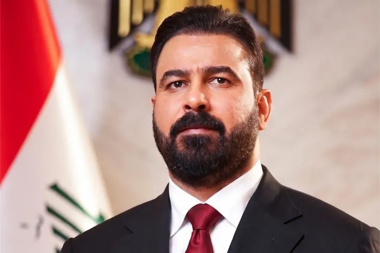 رئيس الوزراء يوجه بتوحيد واستبدال الأعلام العراقية المرفوعة فوق المؤسسات الحكومية