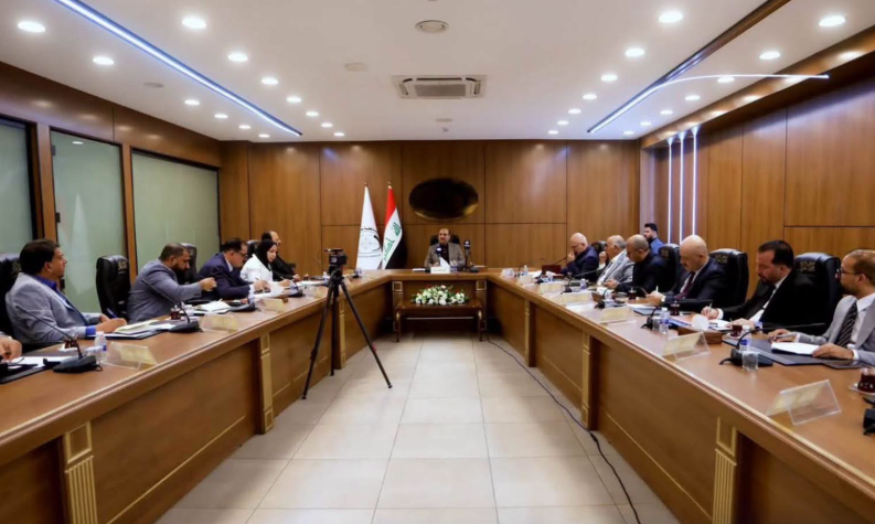 محافظ بغداد يطلق خطة استراتيجية لتصحيح المسار البلدي متعهداً بتوفير الحماية للملاكات الإدارية