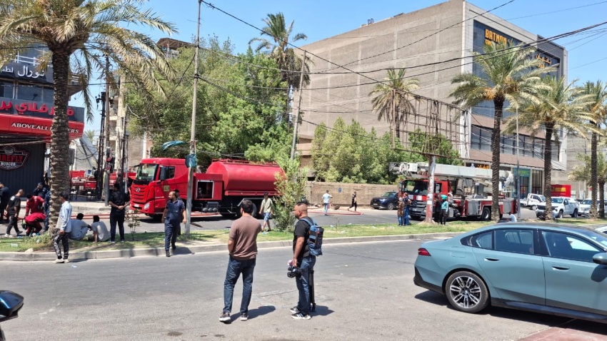 فرق الدفاع المدني تنجح في إخلاء 50 شخصاً وإخماد حريق بمنطقة الكرادة