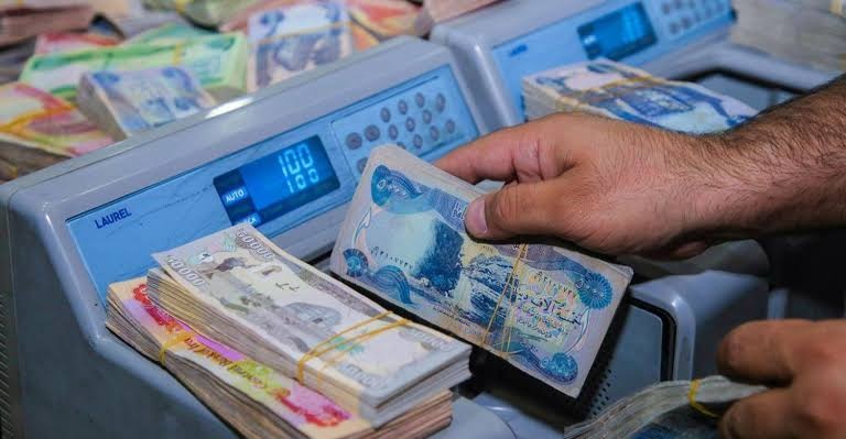 لجنة برلمانية تعلن إنهاء أزمة رواتب آلاف المتعاقدين في قطاع التربية بالبصرة