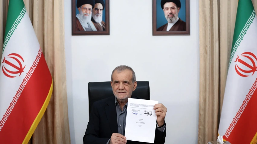 الرئيس الإيراني يدعو لتجاوز الخلافات الداخلية ويؤكد التمسك بموقف بلاده في المفاوضات