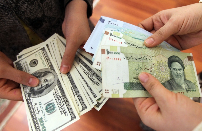 انهيار جديد للعملة الإيرانية متأثرة بالعقوبات الاقتصادية