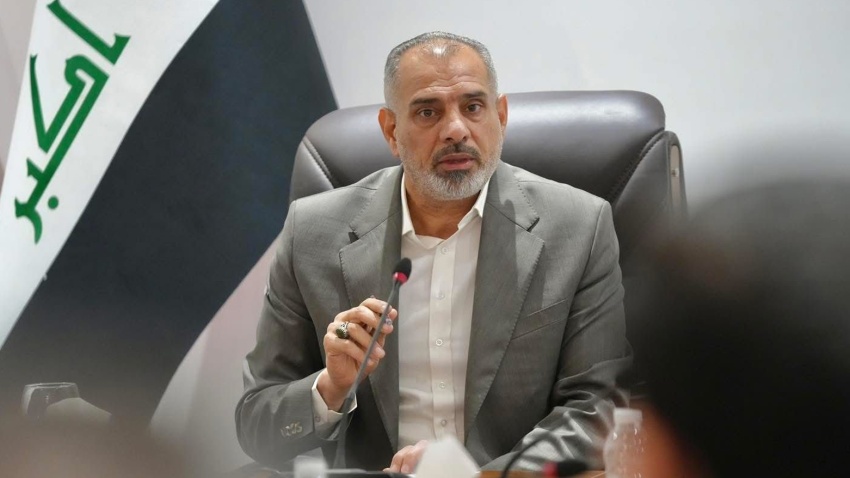 تحذيرات نيابية من تداعيات حظر الطيران المدني الإيراني وتلويح بعقد جلسة برلمانية طارئة