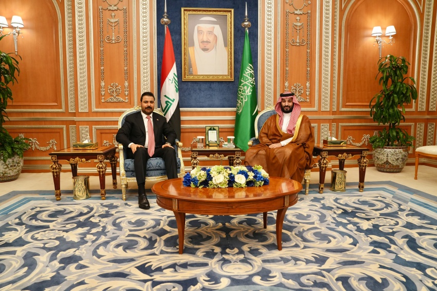 رئيس مجلس الوزراء يلتقي ولي العهد السعودي في الرياض ويبحثان تعزيز الاستقرار الإقليمي